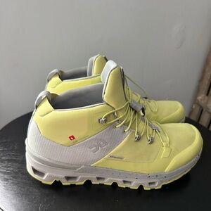 On cloudtrax hiking boot womens size 9
